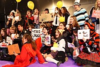 Manifestation Free Hugs (1)
