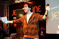 Le pr�sentateur teste l