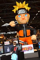 Statue g�ante de Naruto sur le stand Kana