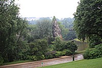 Les Buttes Chaumont sous la pluie