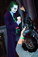 Le Joker interview� par TF1 (Batman: The Dark Knight)