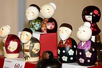Stand Asian Dolls - groupe de kokeshi
