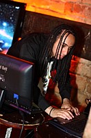 DJ Shade aux platines
